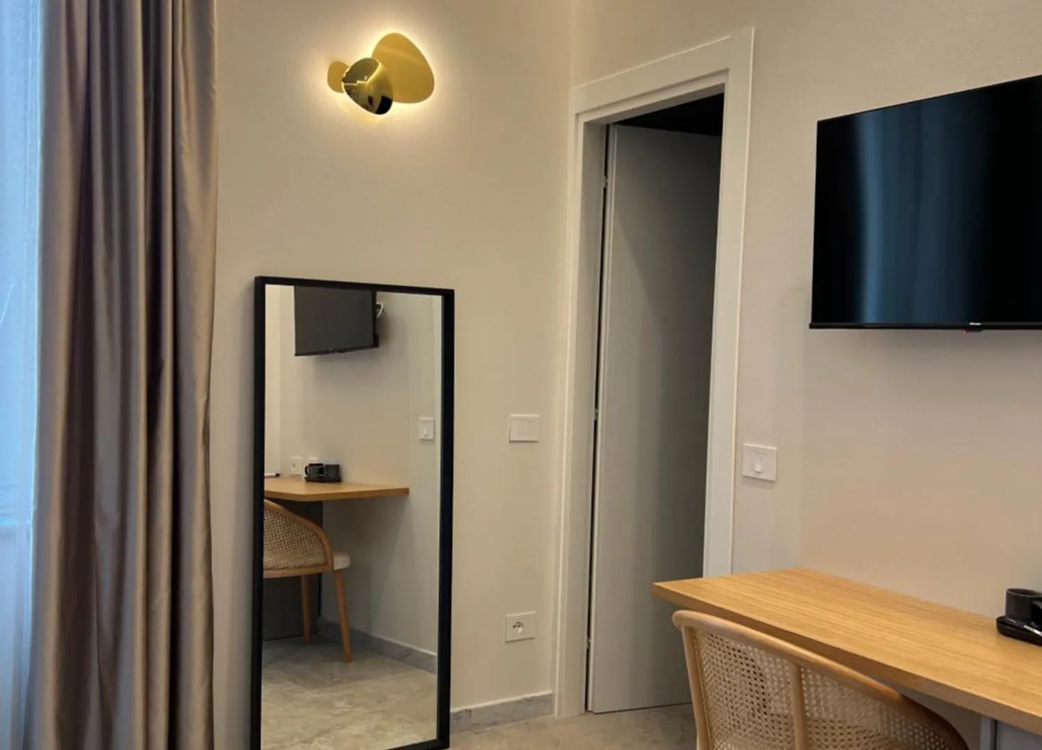 Elegant Rooms La Spezia 0*,